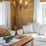 3 Bedroom Lovely In Vikanes Feriehus