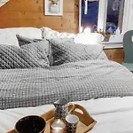 Feriehus 3 Bedroom Lovely In Vikanes