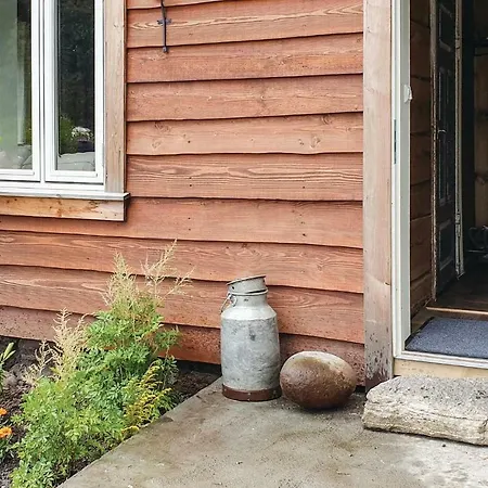 3 Bedroom Lovely In Vikanes Holiday home *