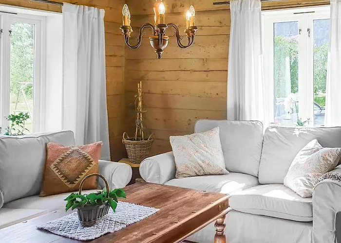 3 Bedroom Lovely In Vikanes Feriehus